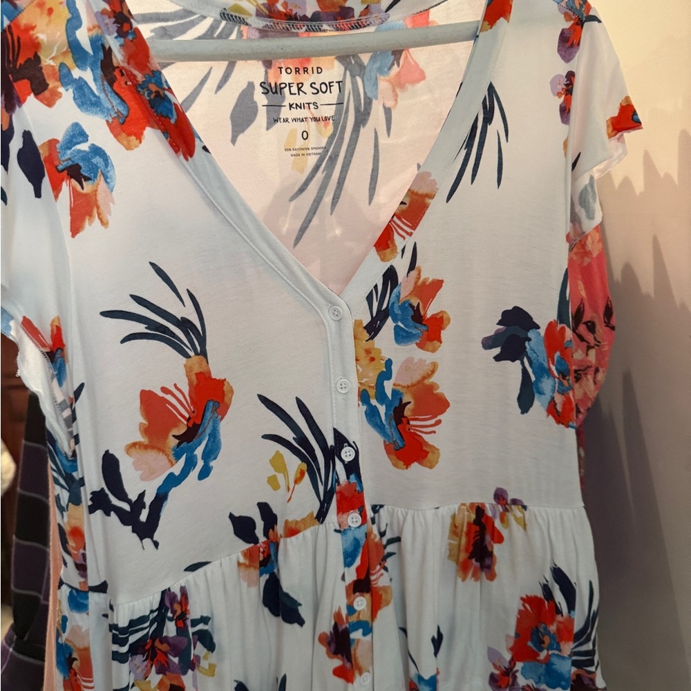 Torrid White Floral Button-Down Top